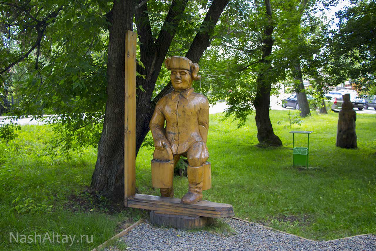 Парк деревянных скульптур в Сростках